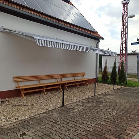 Zum-Butterstock Apartamento Schkopau Exterior foto