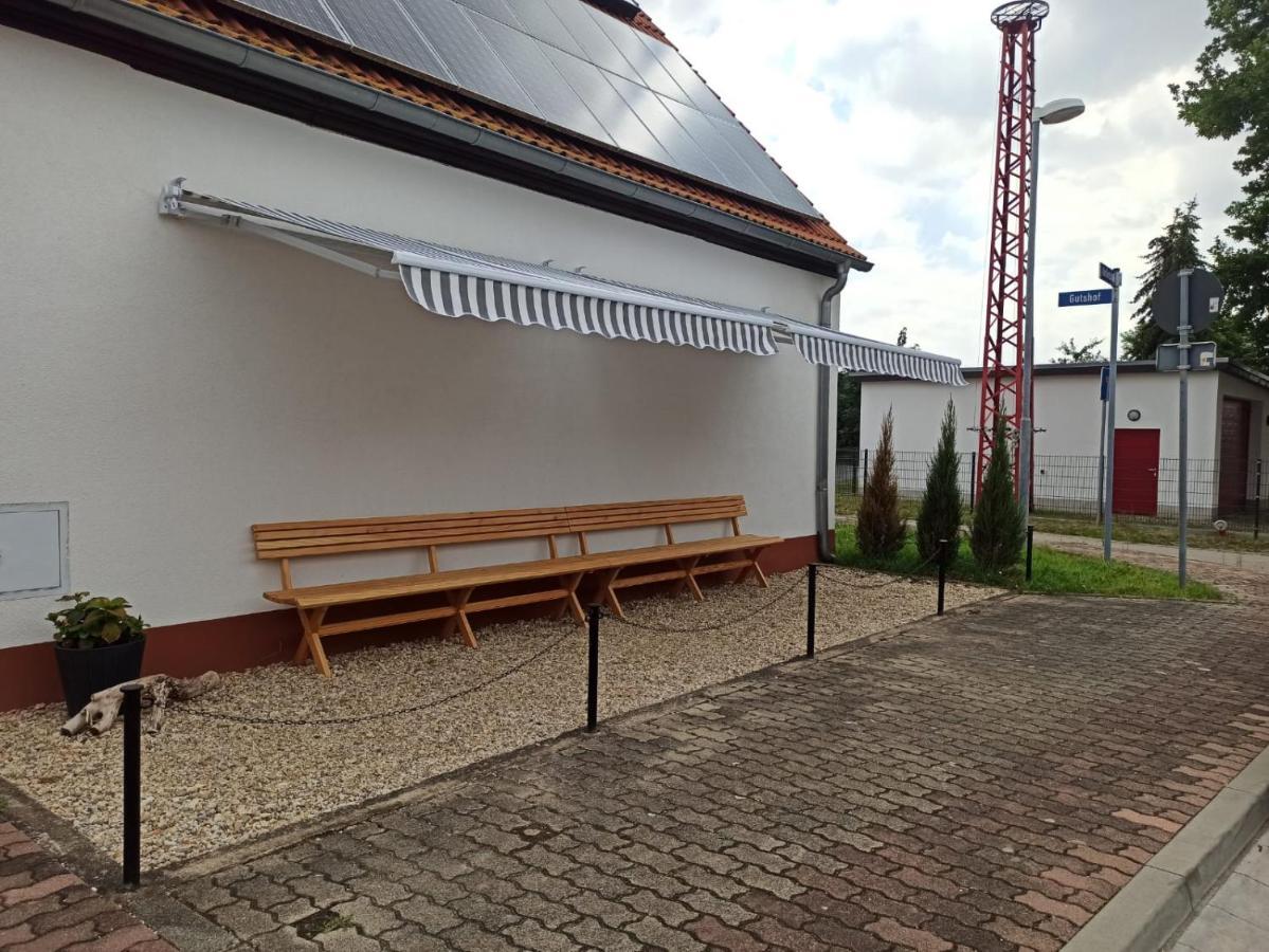 Zum-Butterstock Apartamento Schkopau Exterior foto