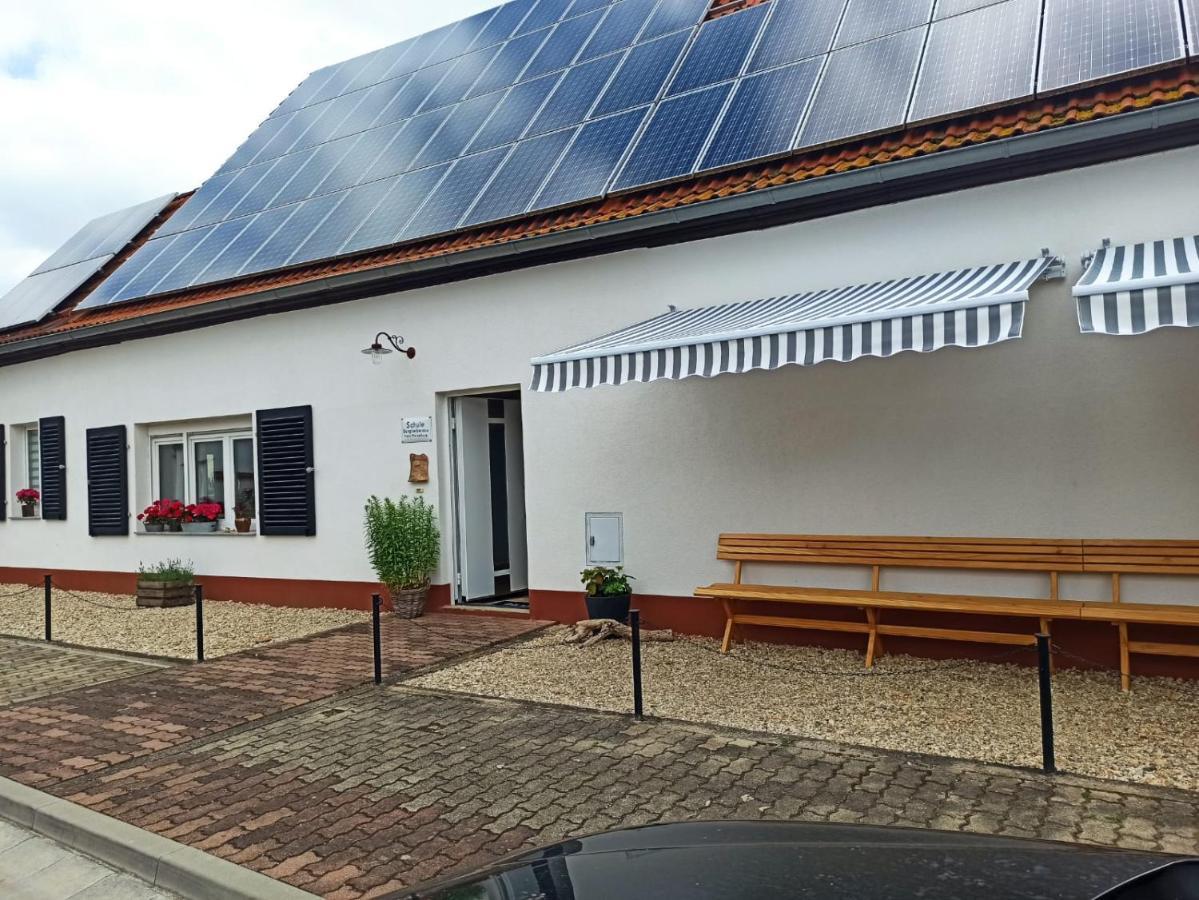 Zum-Butterstock Apartamento Schkopau Exterior foto
