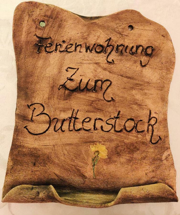Zum-Butterstock Apartamento Schkopau Exterior foto